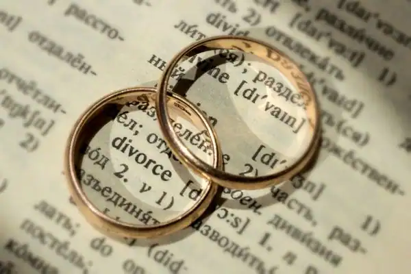 Image of rings removed before divorce mediation Stamford